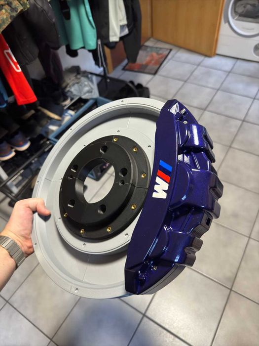 Унікальна лампа у вигляді гальмівного диску BMW M