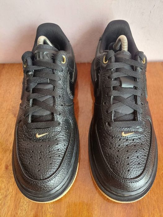 Кроссовки Nike Air Force оригінал

Розмір по бірці: 
US 7.5  UK  6.5