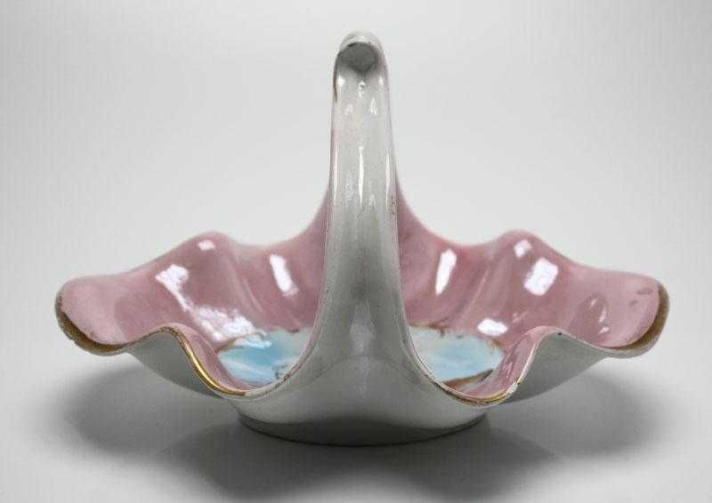 Elegante covilhete em forma de cesto, faiança de Alcobaça