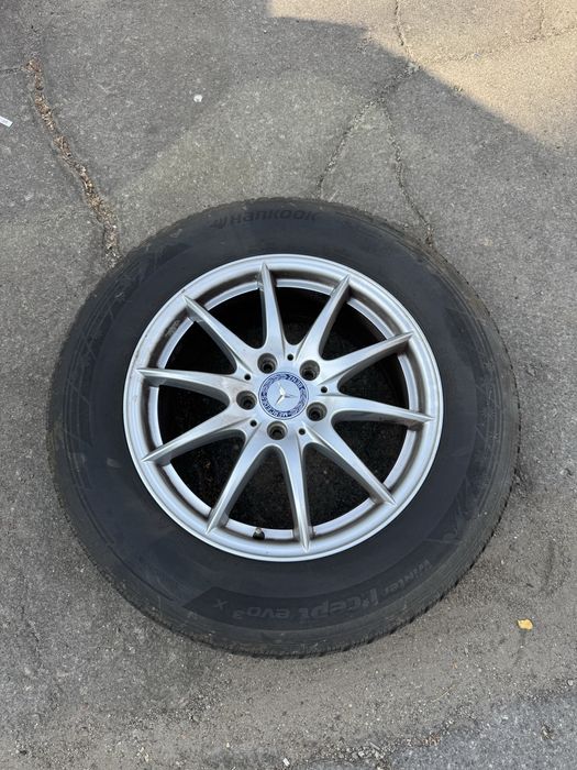 Продам зимнюю резину с дисками .