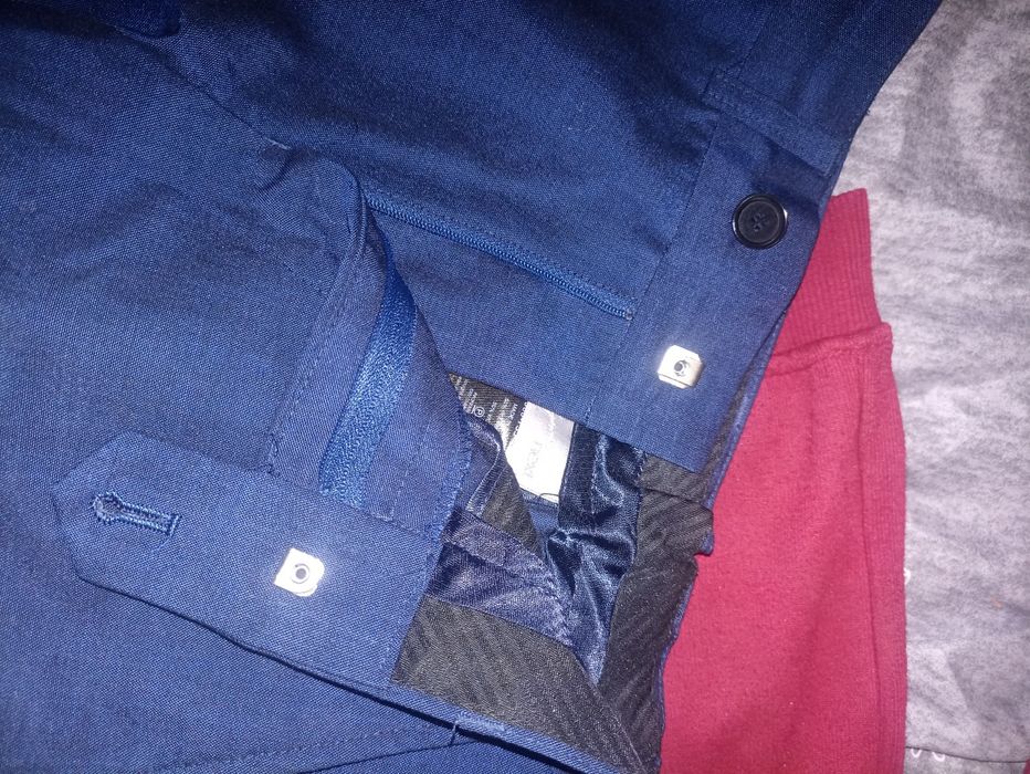 штани та пару кофт