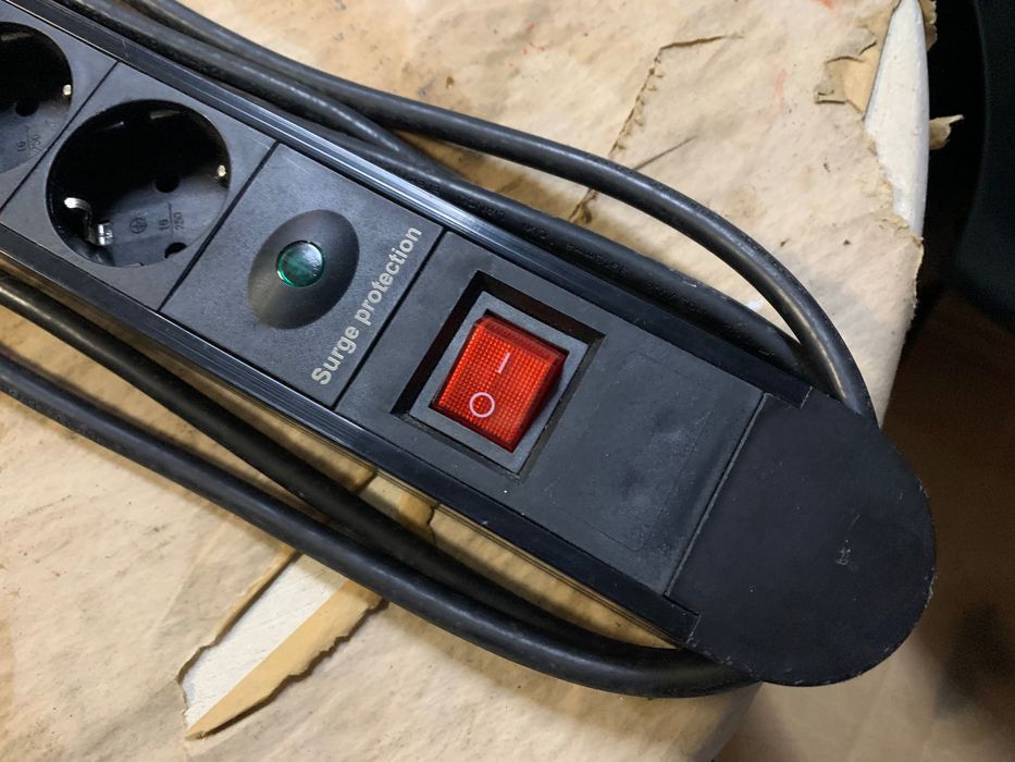 Extensão 8 tomadas com interruptor e proteção 3m