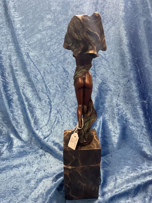 Escultura bronze altura 36 cm. Anúncios abaixo