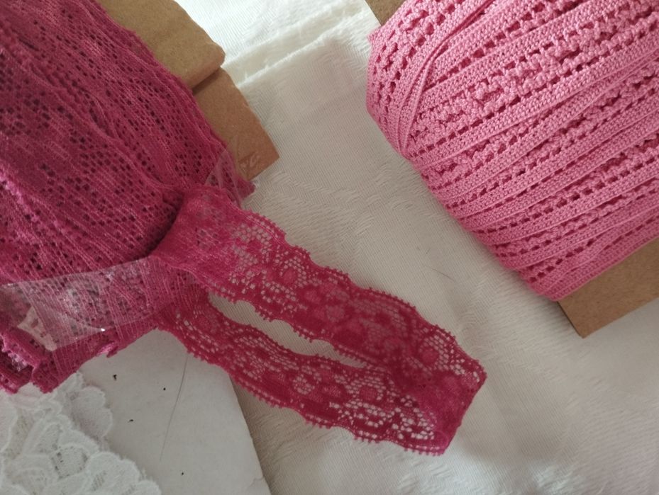 Rendas e fitas várias