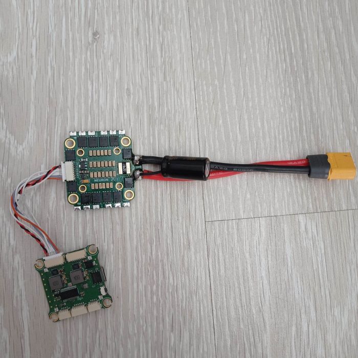 стек fpv ,польотні контролери та ESC
