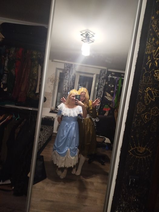 Продам сукню, блакитну, вінтаж, вікторіанська, ще якась.