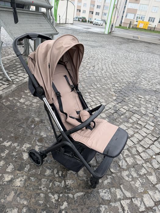 Продам прогулянкову коляску Carrello Nova