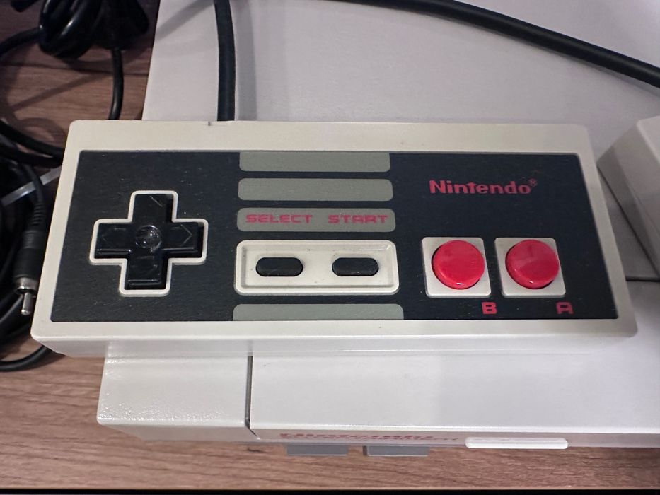 Konsola Nintendo NES + Gra Mario + 2 Pady