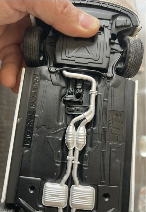 Escort RS Cosworth 1/18