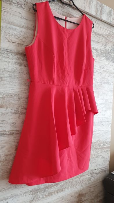 Sukienka z baskinką 46