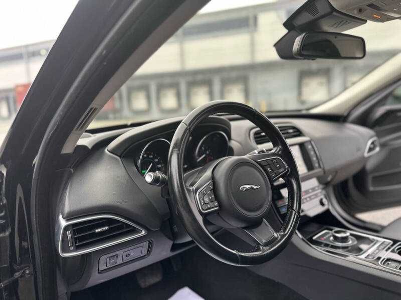 2017 Jaguar XE 2.0L