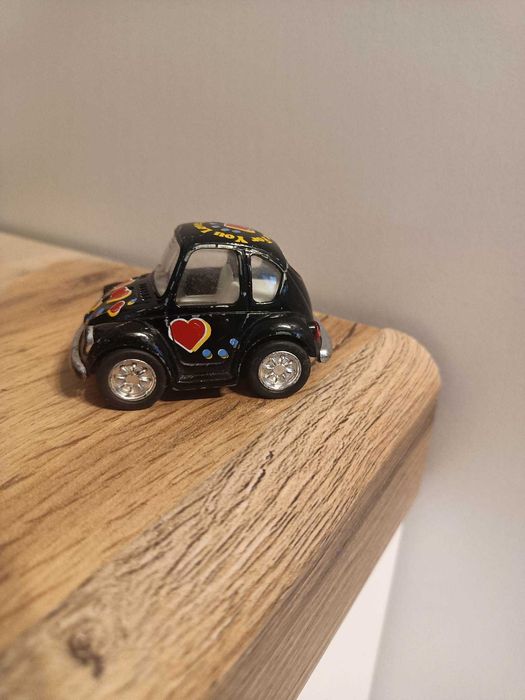 Kintoy Volkswagen VW Beetle Black Love Bug Car