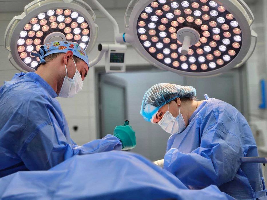 Медичне безтіньове світло. Операційні та оглядові світильники.