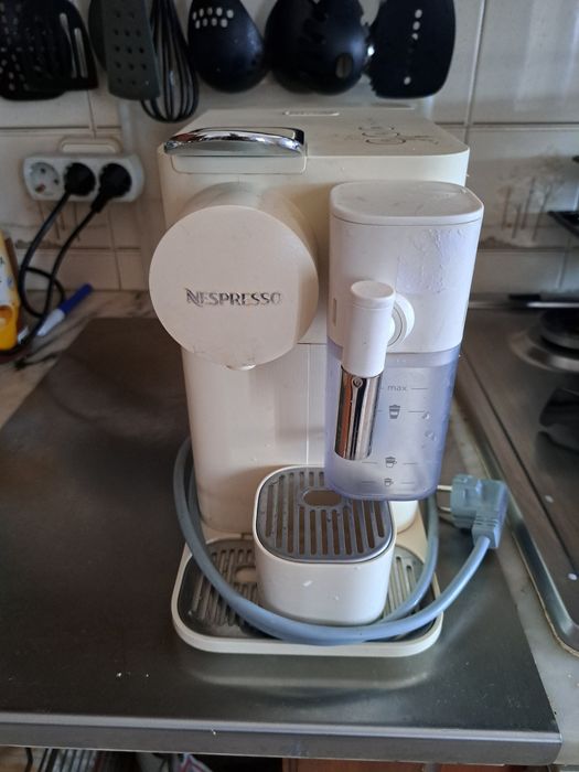 Maquina cafe nespresso Delonghi