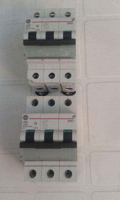 Disjuntores G.E - Ótimo Estado