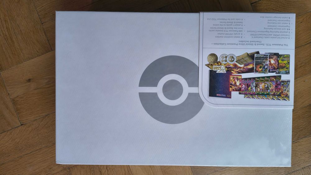 Pokemon Charizard Ultra Premium Collection