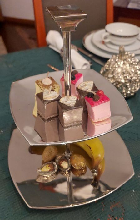 Two-Tier Vertical Cake Stand in Cone Shape64563988515329120