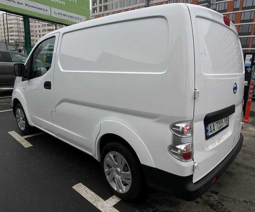 Оренда Nissan e-NV200 електро вантажний