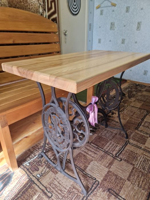 Продам столик декоративний / обідній Singer та дерев'яну лавку.