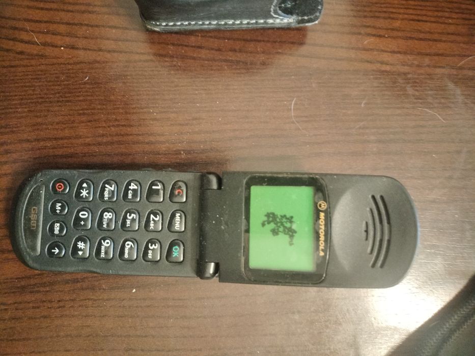 Motorola 2 telemóveis avariados para restauro ou peças
