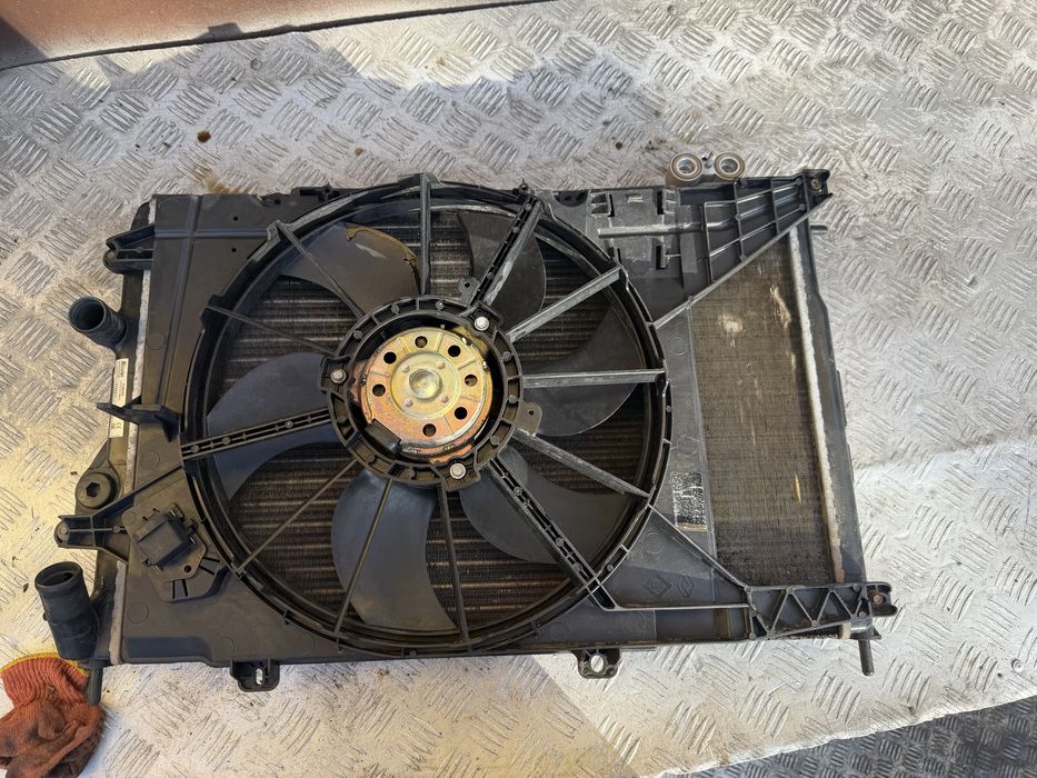 Радиатор кассета диффузор Renault Scenic RX4 2002 сценик рх4