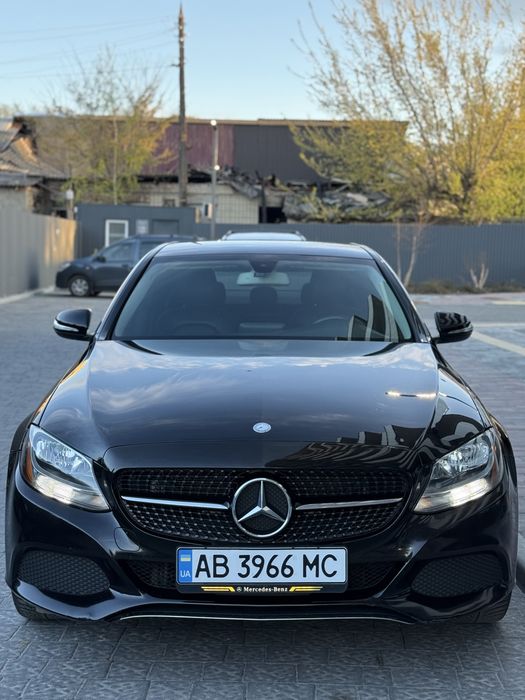 Mercedes Benz C 300 (4MATIC)  в гарному стані