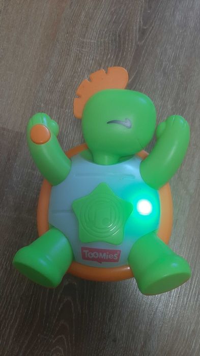 Interaktywna zabawka żółw Tomy Toomies