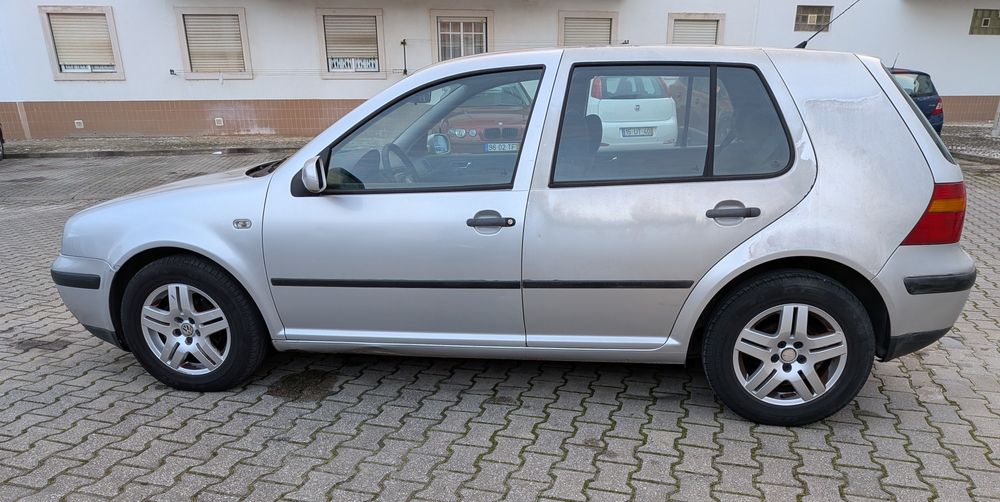 Volkswagen Golf IV 1.4 i Confortline 01