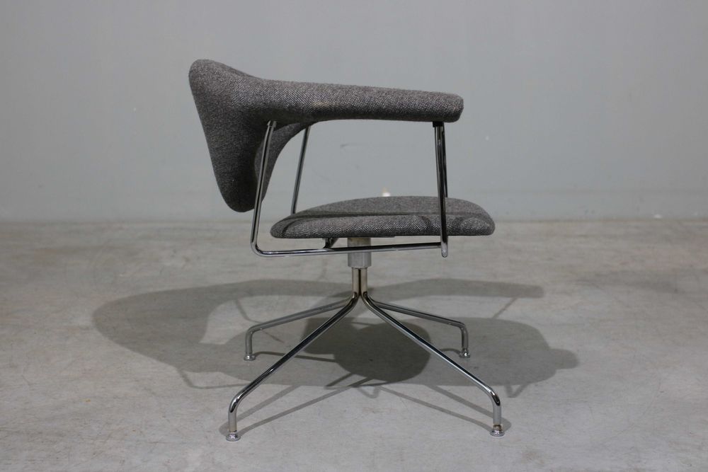 Cadeirão modelo “Masculo” de GamFratesi para Gubi