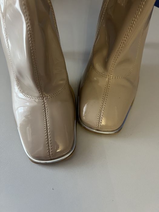 Лаковані ботильйони Zara