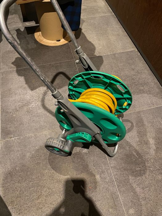 Carrinho enrolador mangueira