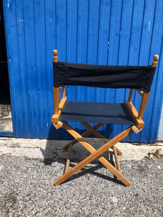 cadeira de diretor de madeira