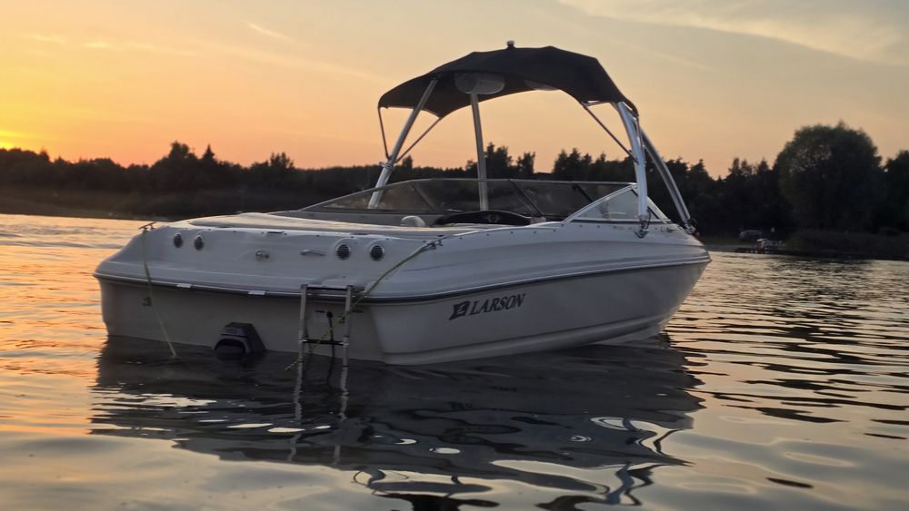 Lódz motorowa LARSON 212 ESI  VOLVO PENTA 5.0 GI V8 240 KM