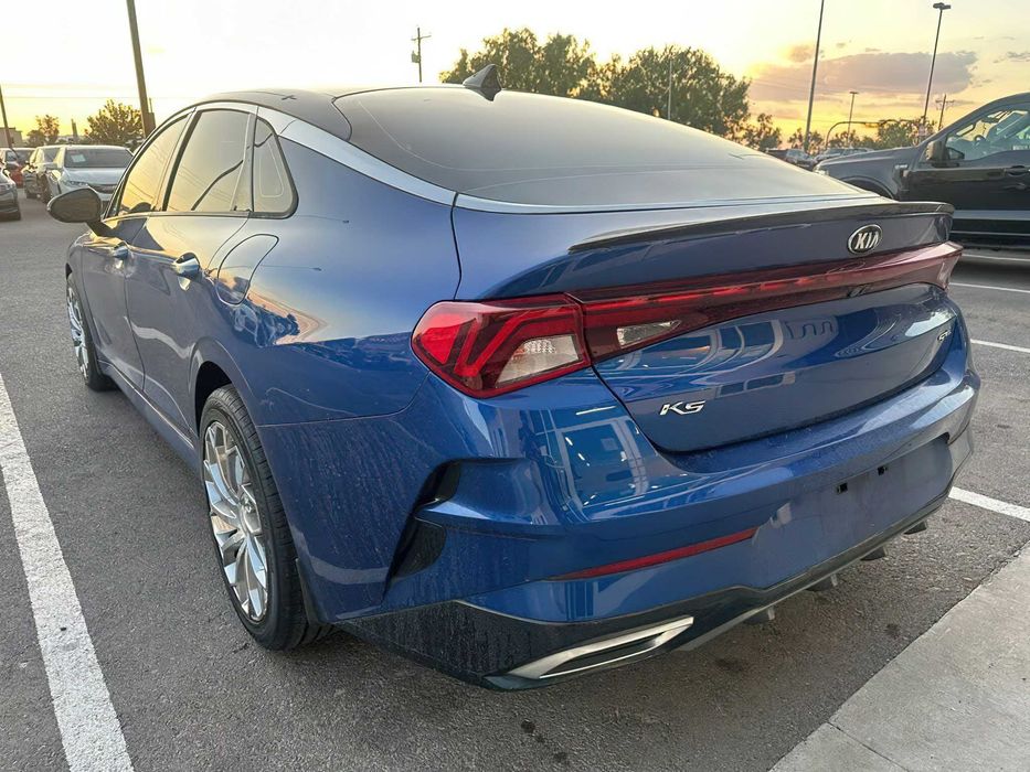 Kia K5      2021