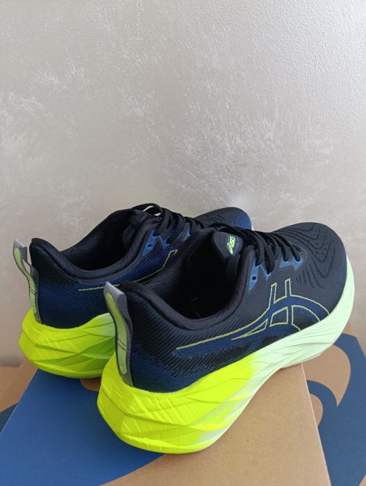 Кросівки жіночі Asics розмір 37(23 см) .