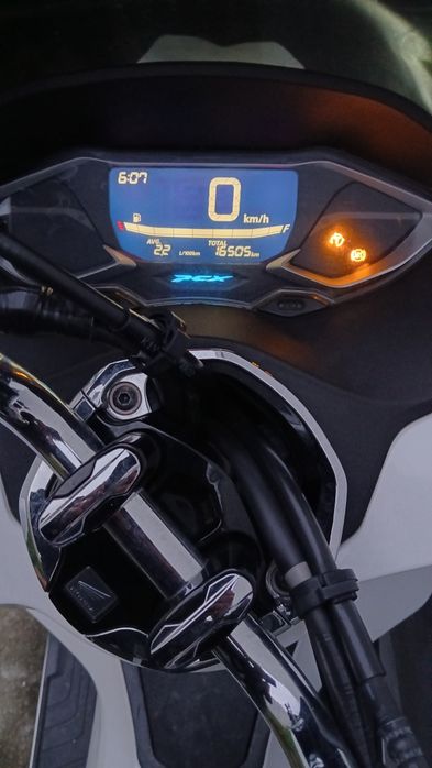 Pcx honda 2024 moto com 19000km rodados  vendo há vista.