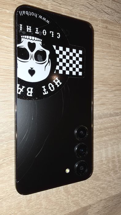 Samsung Galaxy S23 8/ 256GB, Uszkodzony tył.