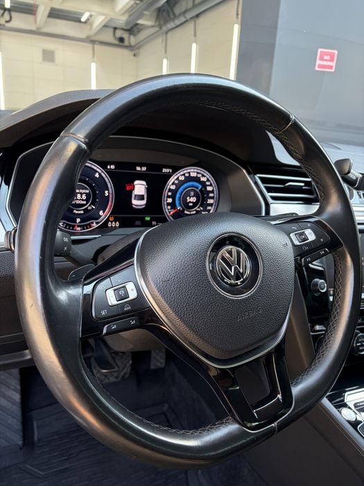 Volkswagen Passat  B8.  2015