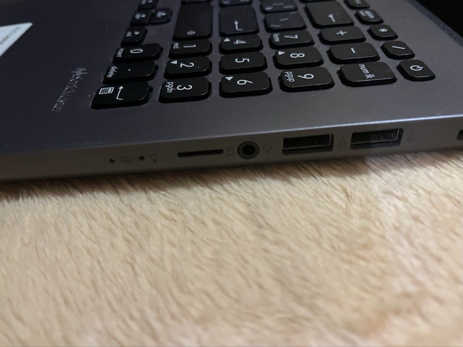Asus VivoBook X509,