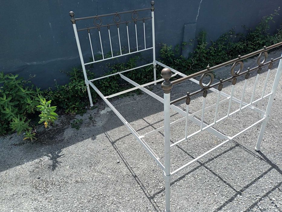 Camas antigas em bom estado