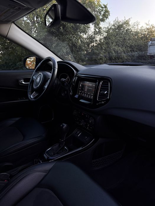 Продам Jeep Compass
