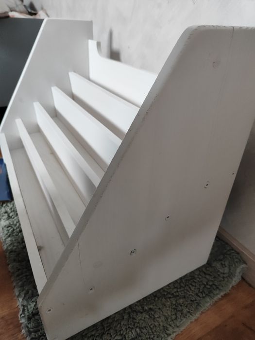 Книжкова шафа полиця монтессорі