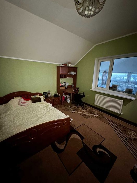 Продам будинок на 4 кімнати в центрі Стрижавки 5330