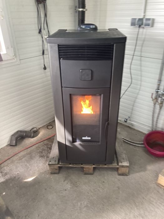 Piecyk kominek z plaszczem wodnym ravelli riviera