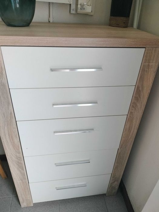 Cómoda com 5 gavetas