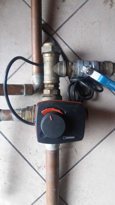 Siłownik ESBE ARA661 z zaworem