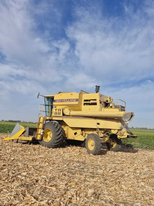Зернозбиральний комбайн NEW HOLLAND TR 88.