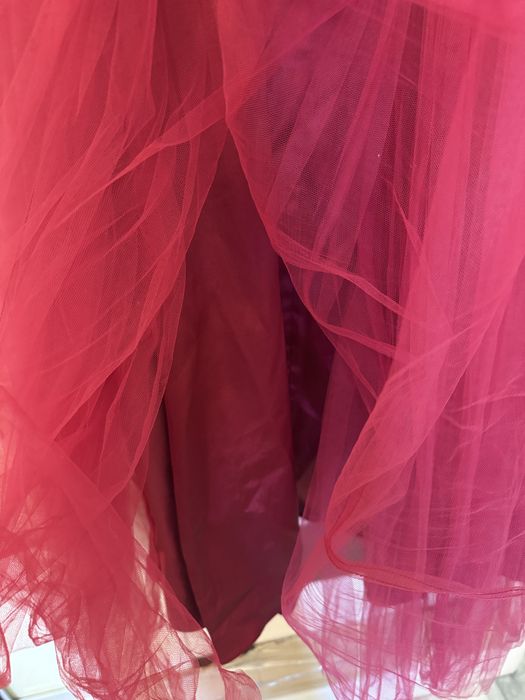 Вечірнє плаття або плаття на випуск