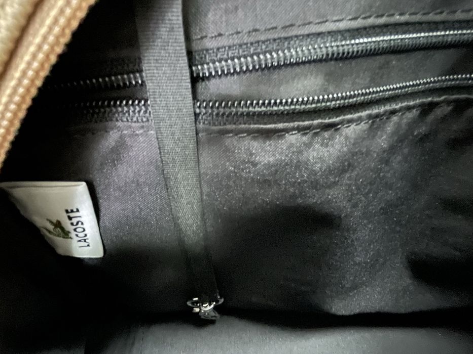 Mala Lacoste beige com preto