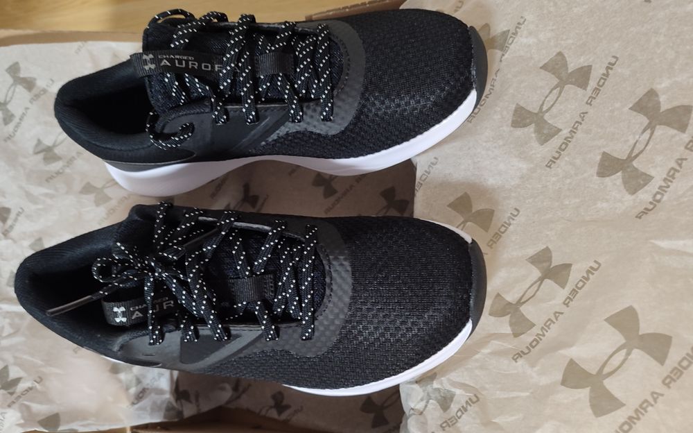 Кросівки жіночі Under Armour, розмір 40